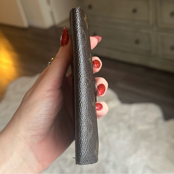 Louis Vuitton kiss lock wallet - Picture 4 of 14